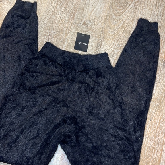 NWT Forever 21 black furry fur leggings Small - Picture 2 of 3